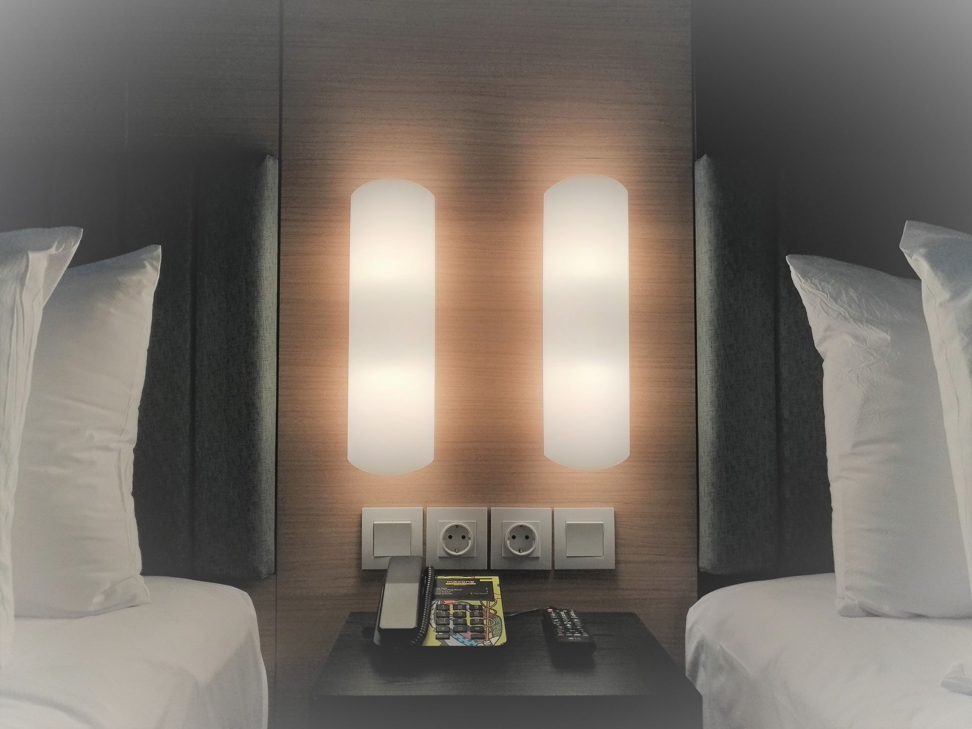 Maxone Platinum Hayam Wuruk Hotel Jakarta Exterior photo