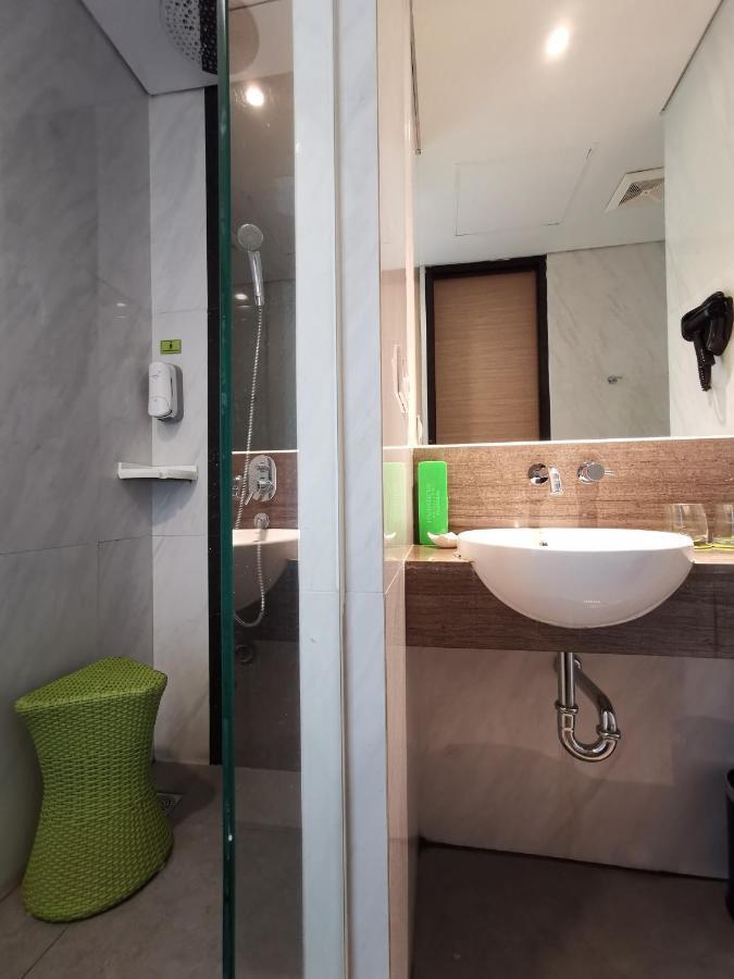 Maxone Platinum Hayam Wuruk Hotel Jakarta Exterior photo