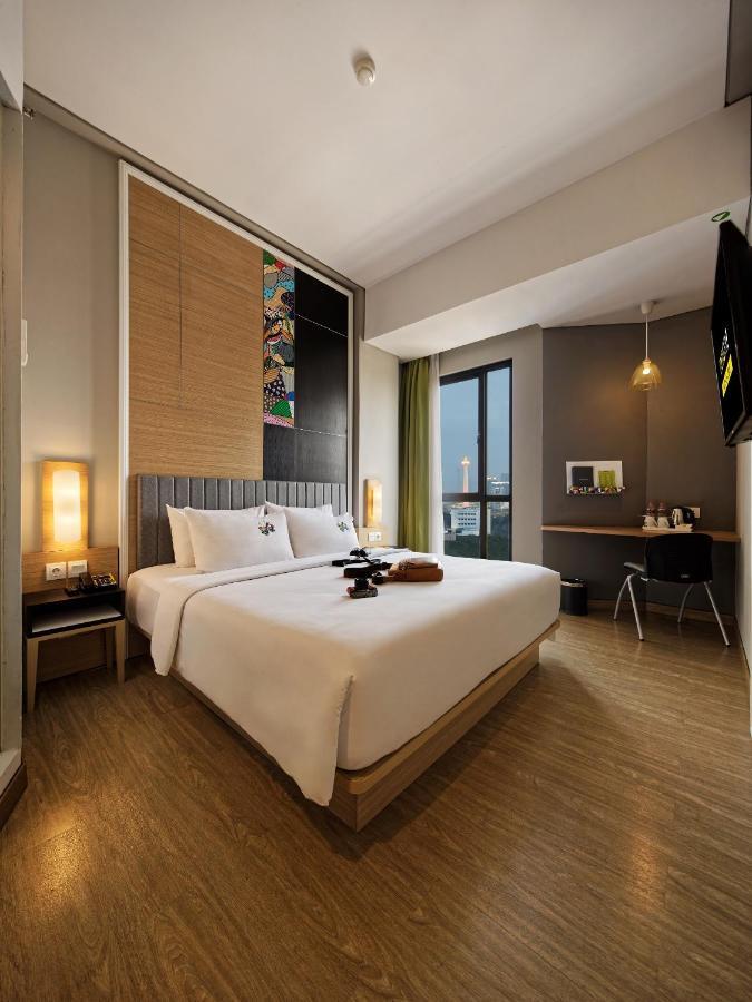 Maxone Platinum Hayam Wuruk Hotel Jakarta Exterior photo